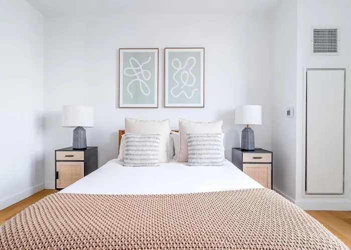 Elegant 2 Bd 2 Bath Escape